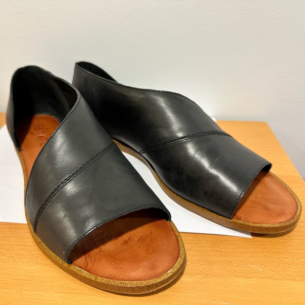 1. State black leather sandals, brand new new in box